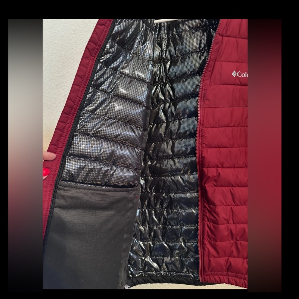 Columbia women’s Red Jacket - Picture 3 of 5